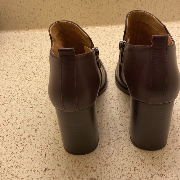 Franco Sarto Burgundy booties - Picture 5 of 6